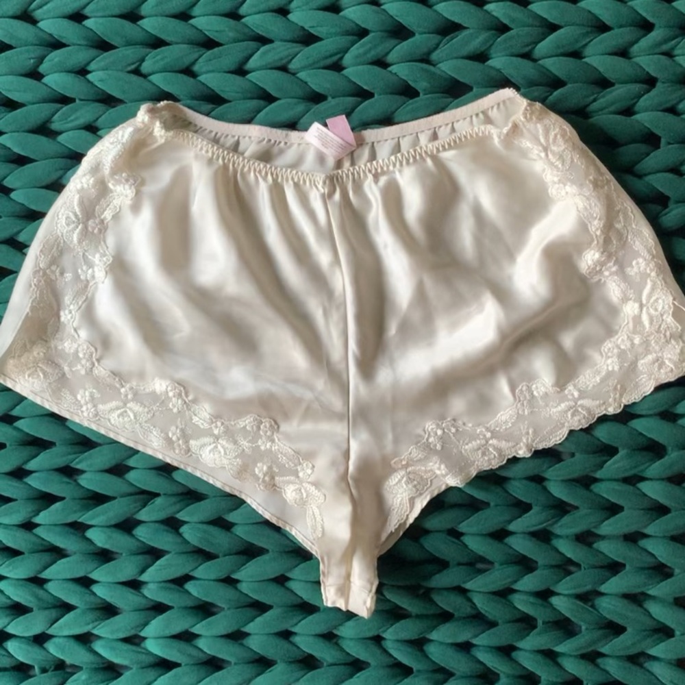 🤫Vintage Victoria’s Secret Sleep Shorts